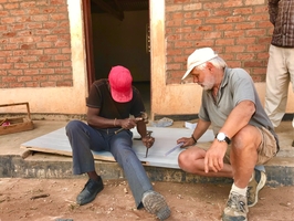 Malawi: SES-Experte Rudi Roy im Einsatz.